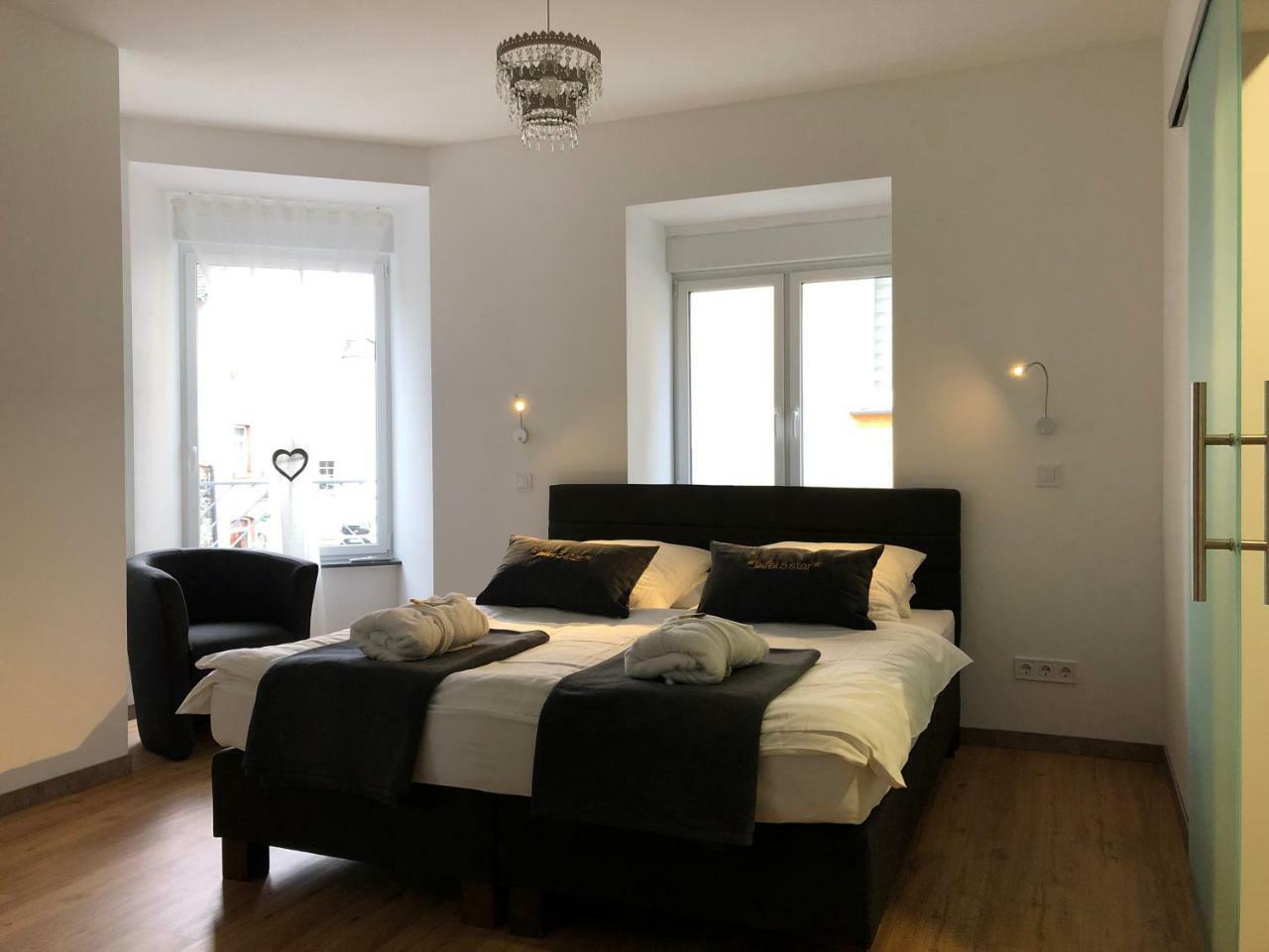 Eifel5Star - Burgfriedstrasse Apartment Даун Екстериор снимка