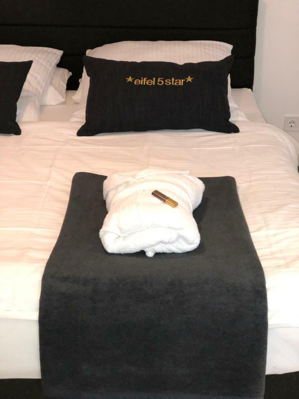 Eifel5Star - Burgfriedstrasse Apartment Даун Екстериор снимка